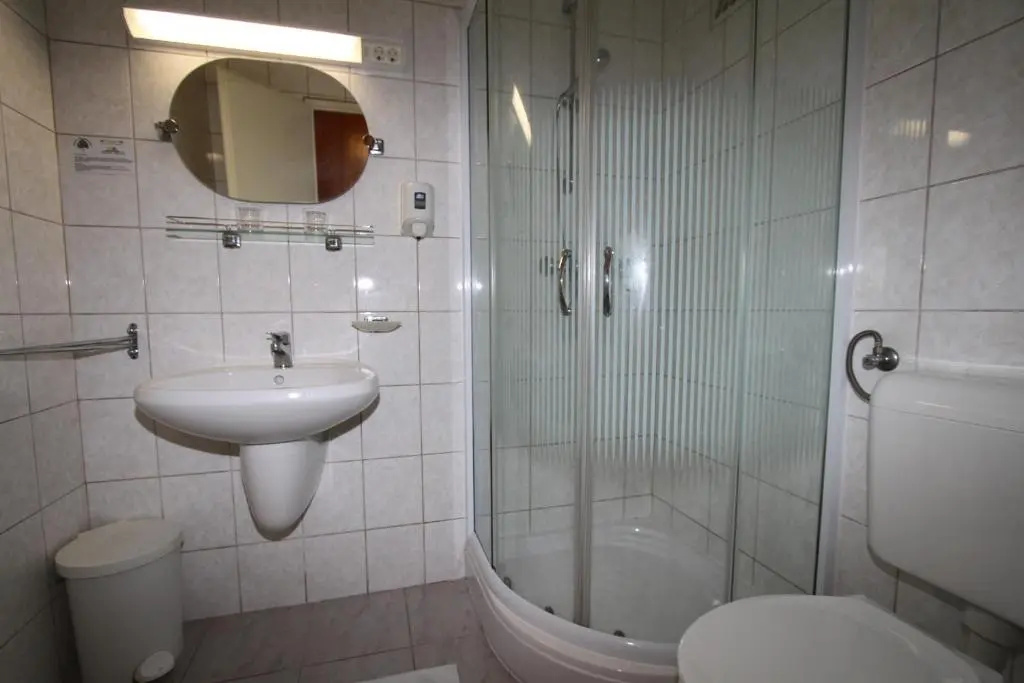 Standard Double room with balcony and with lake view full double bed