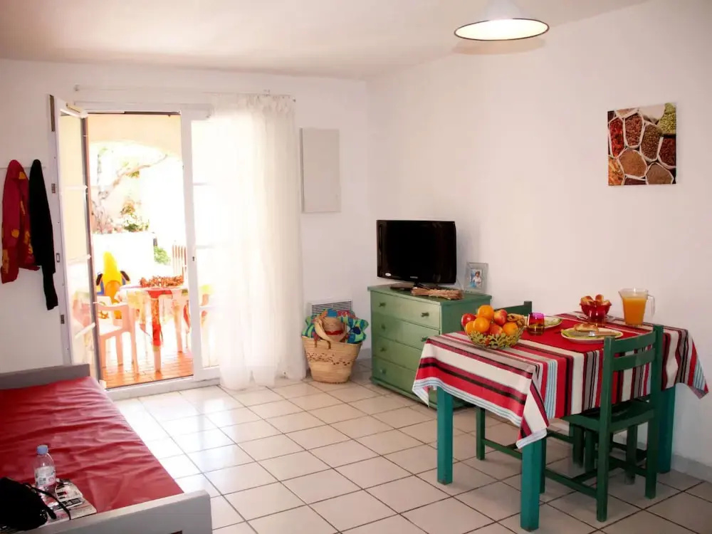Voir la photo 4 — Colorful Apartment With Balcony or Terrace 500m From the sea