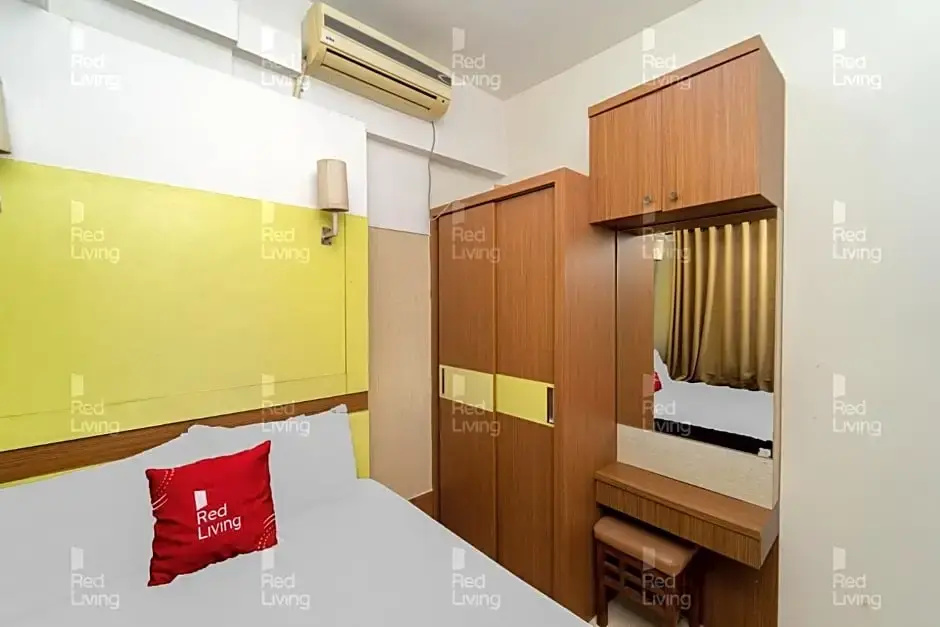 RedLiving Apartemen Tamansari Panoramic - Rasya Room with Netflix