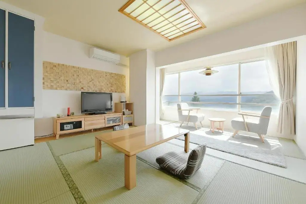 Standard Triple room with lake view
