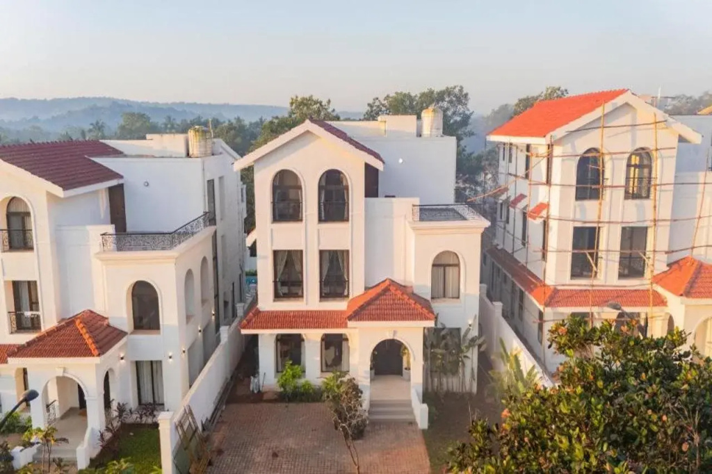 ELIVAAS Villa Paraiso 4 BHK with Pool