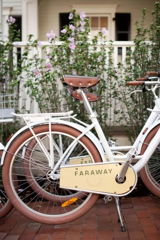 Faraway Nantucket - Général