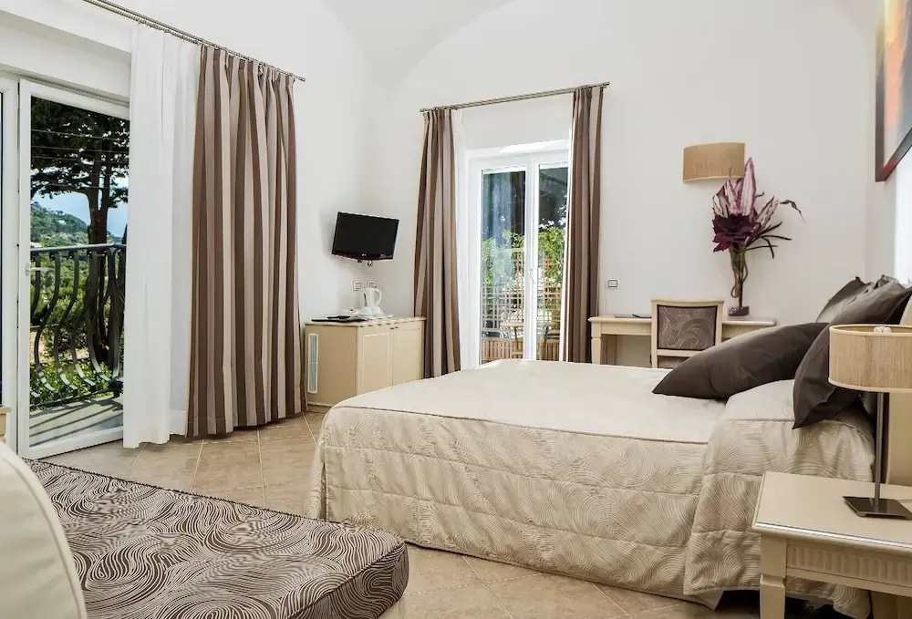 Superior Double room with balcony and with sea view (full double bed)
