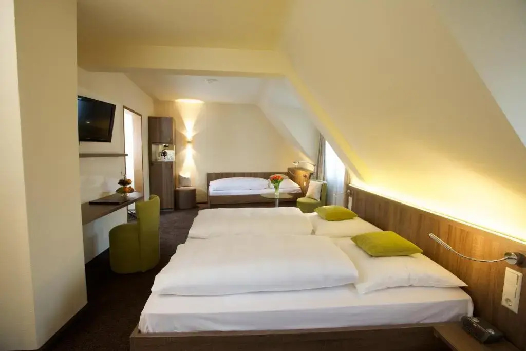 Standard Triple room