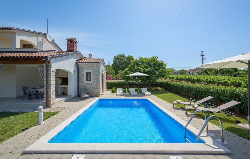 Отель Nice Home in Kmacici With Outdoor Swimming Pool, Wifi and 3 Bedrooms, фото 1