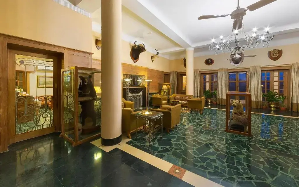 Lobby & Reception