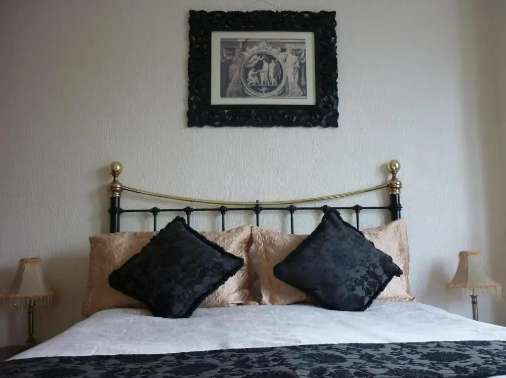 Standard room with partial sea view
