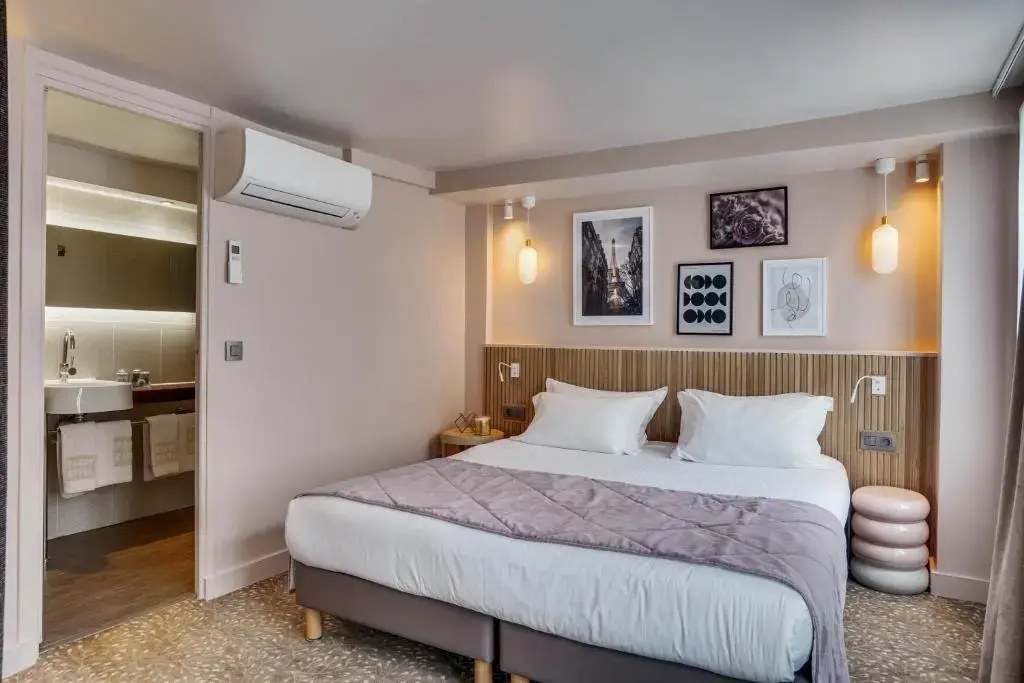 Deluxe Double room (full double bed)