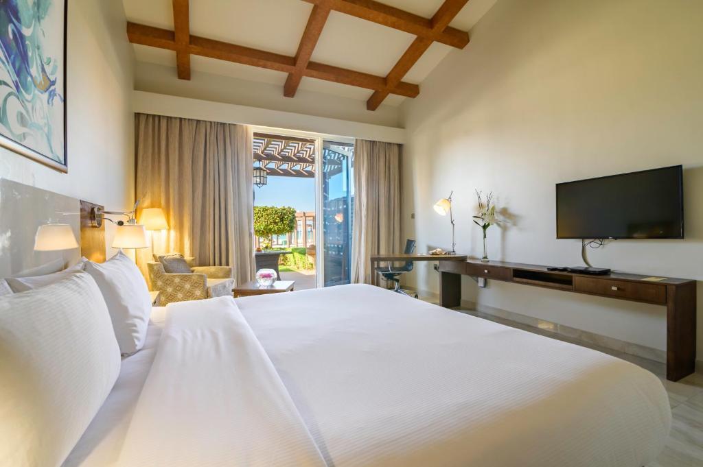 Danat Jebel Dhanna Resort