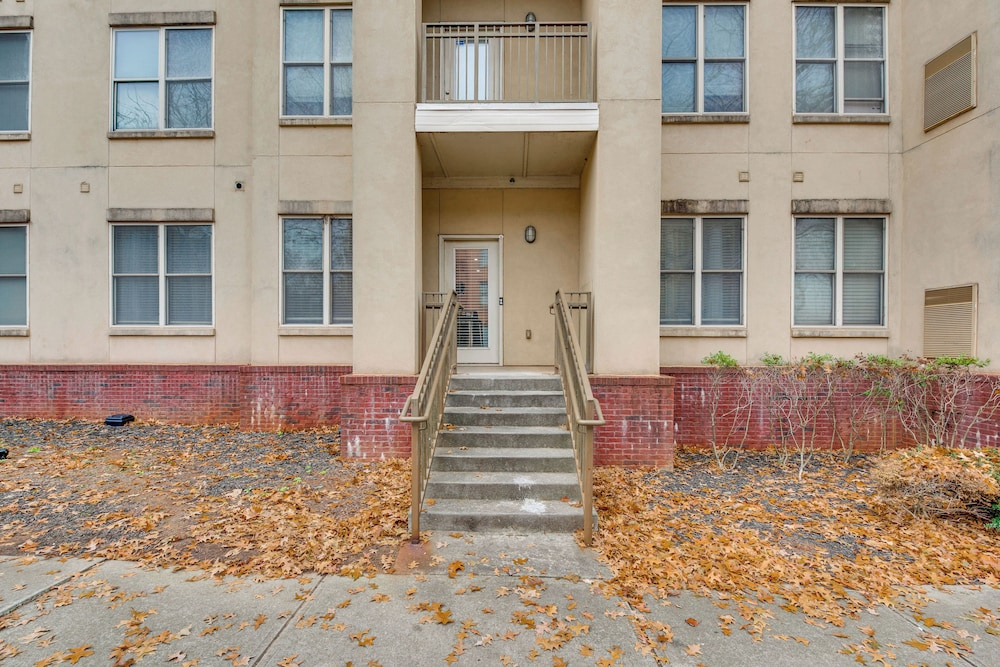 Condo by Marta: 10 Min Walk to World Cup Stadium