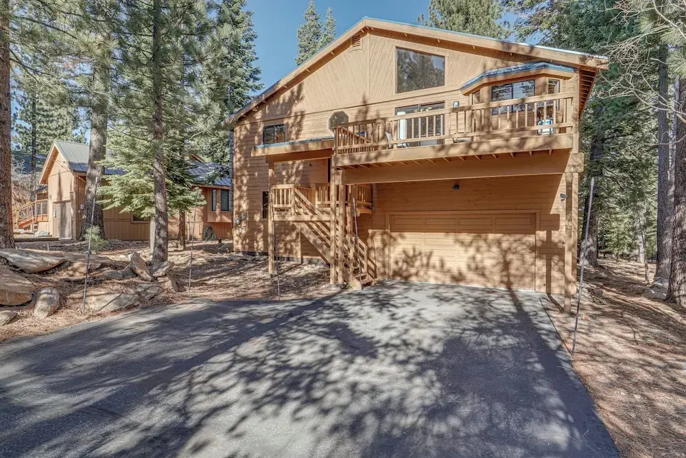 Home 1 Mi to Downhill Ski Resort: Bring Your Pets!