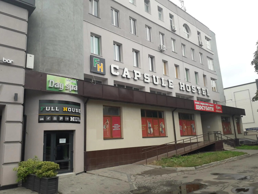 Full House Hotel & Capsule Hostel, Rivne
