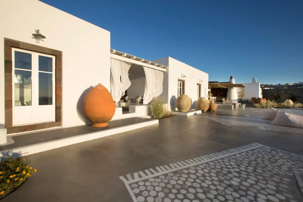 5 Bedrooms Villa