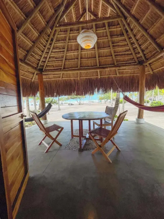 Superior Bungalow beachfront