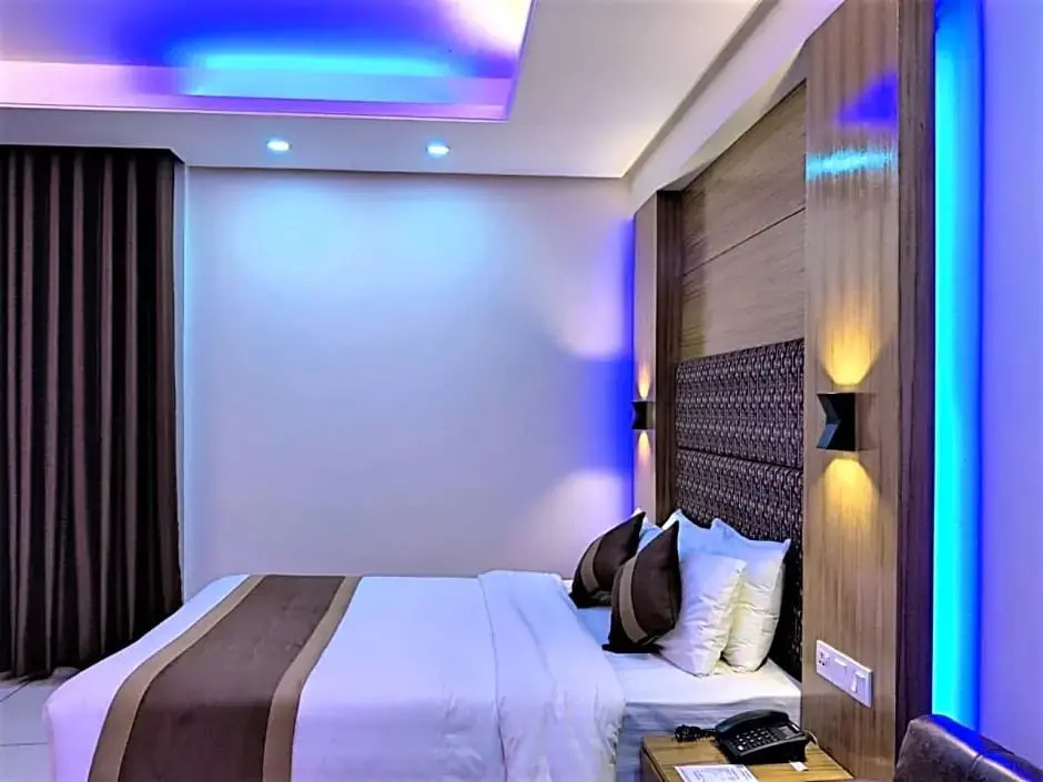 Superior Double room (full double bed)