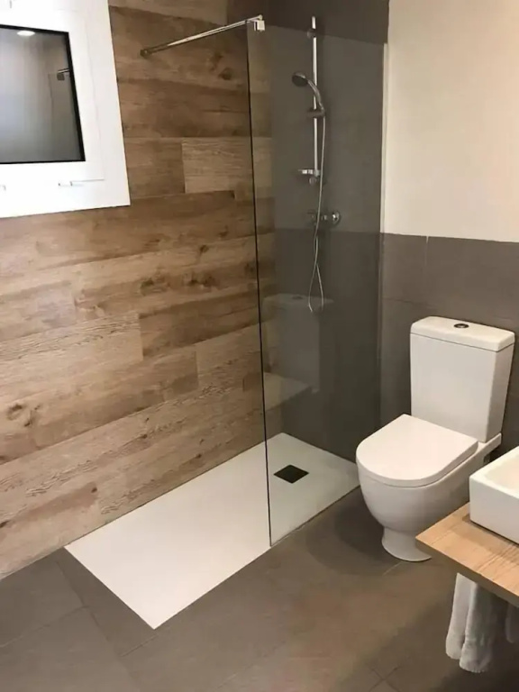 Standard Double room with balcony (full double bed)