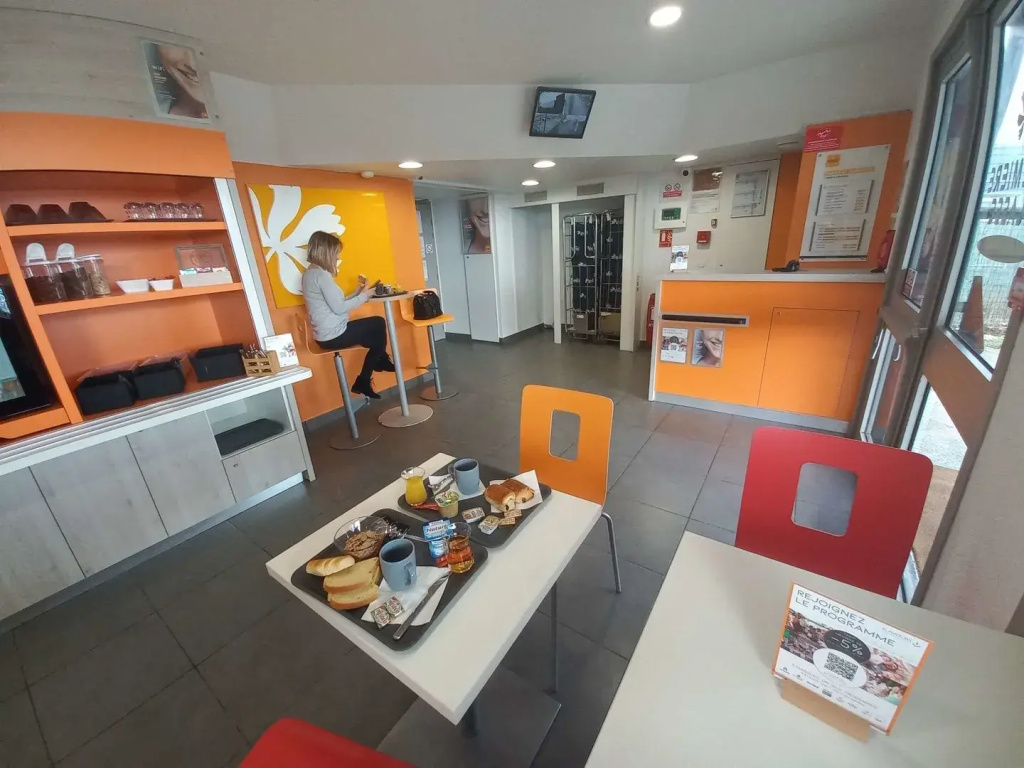 Lobby & Reception