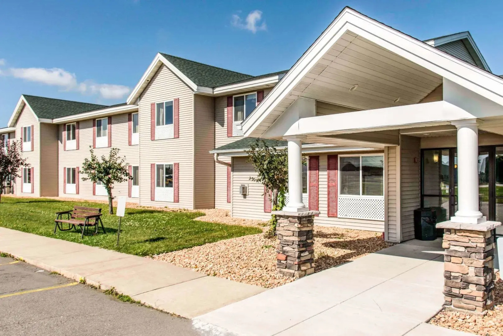 Travelers Lodge & Suites