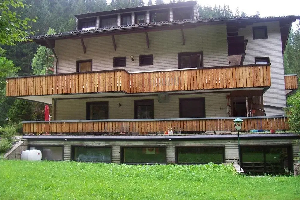 The Treehouse Backpacker Hotel