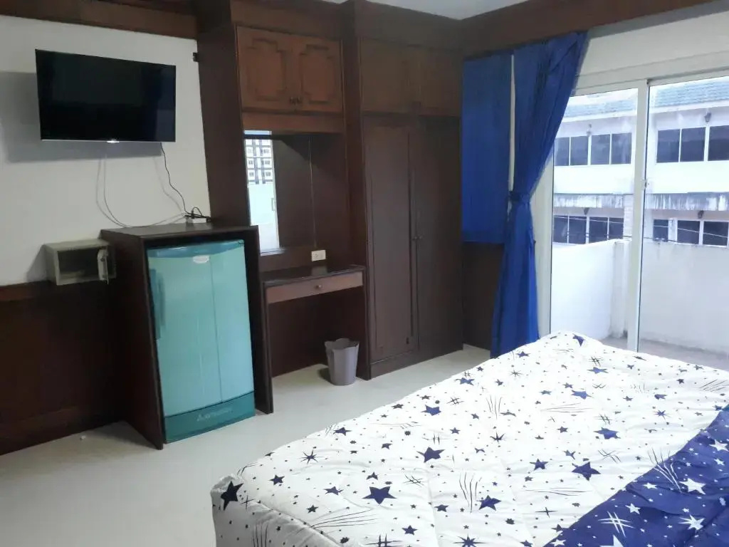 Standard Double room with balcony (full double bed)