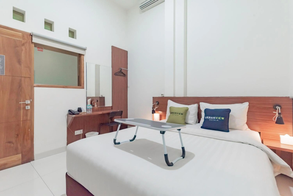 OYO Flagship 1308 Darmo Residence — 4
