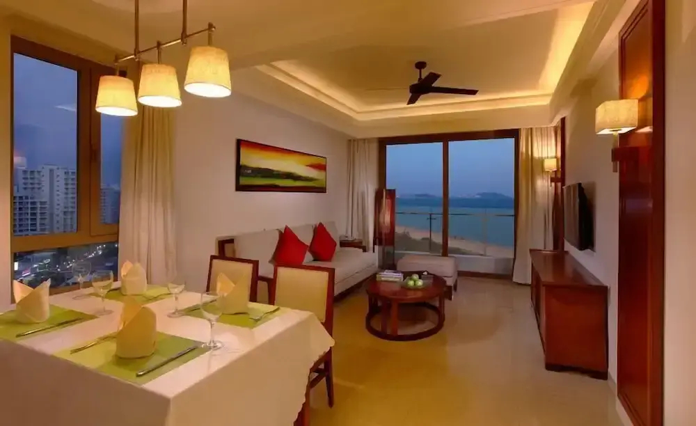 2 Bedrooms Deluxe Family Suite with sea view full double bed
