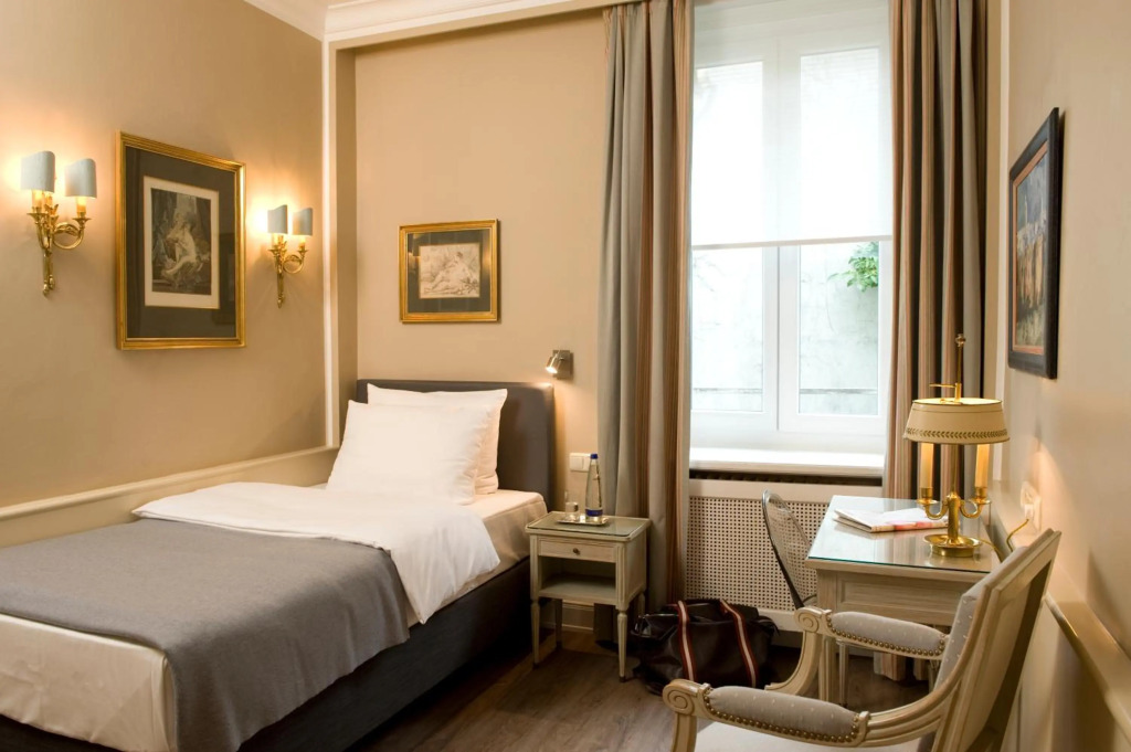 Splendid-Dollmann Hotel by null