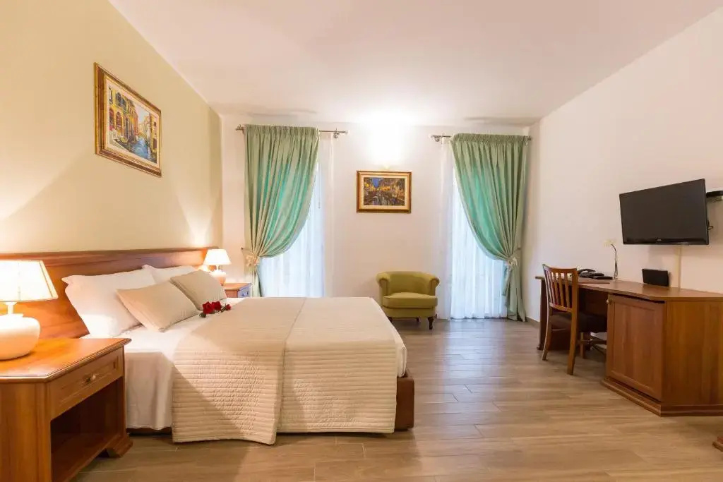 Deluxe Double room with balcony (full double bed)