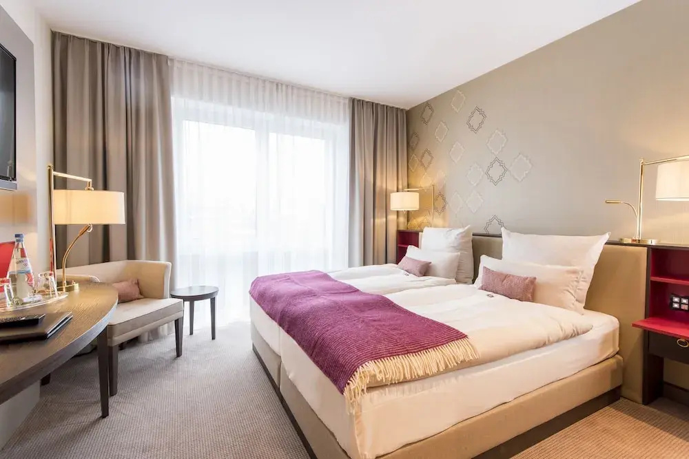 Superior Double room with city view (full double bed)