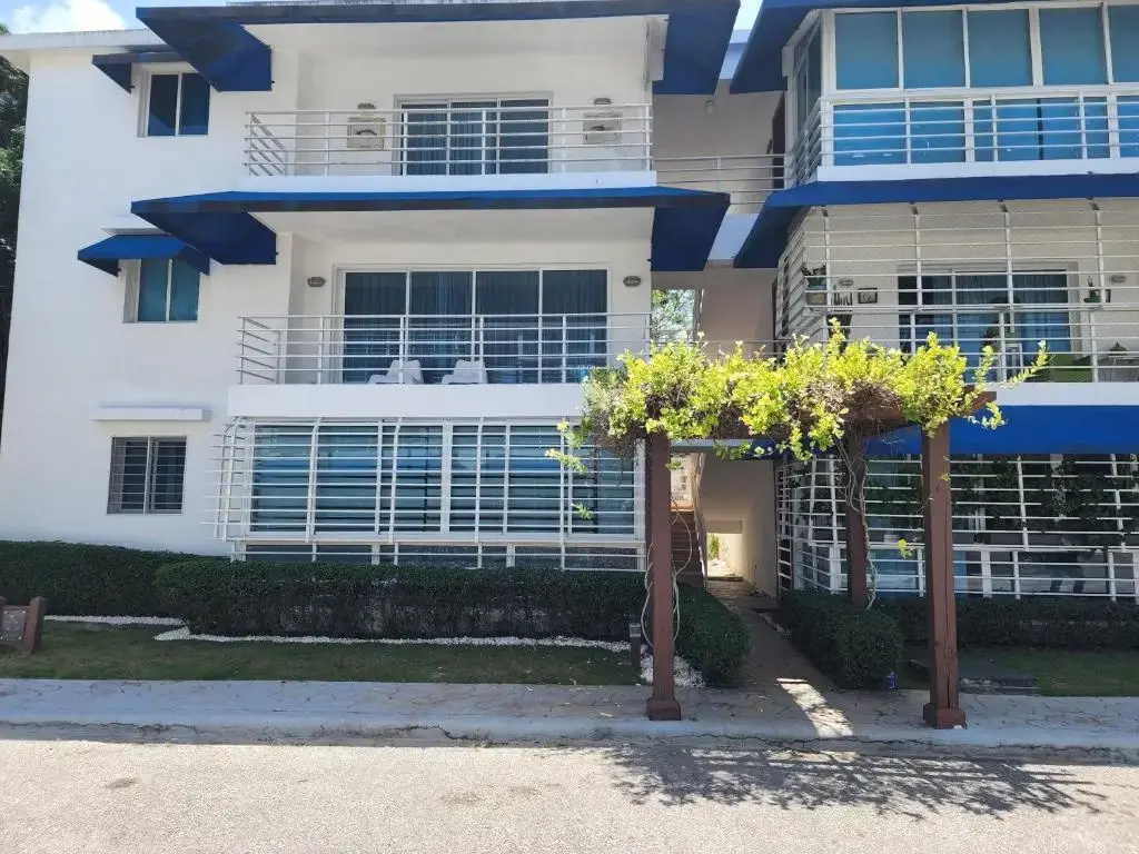 2 bedrooms, 2 bathrooms, pool and near from the beach