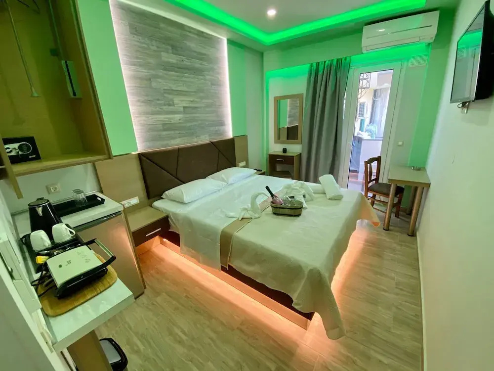 Deluxe Double room with balcony (full double bed)