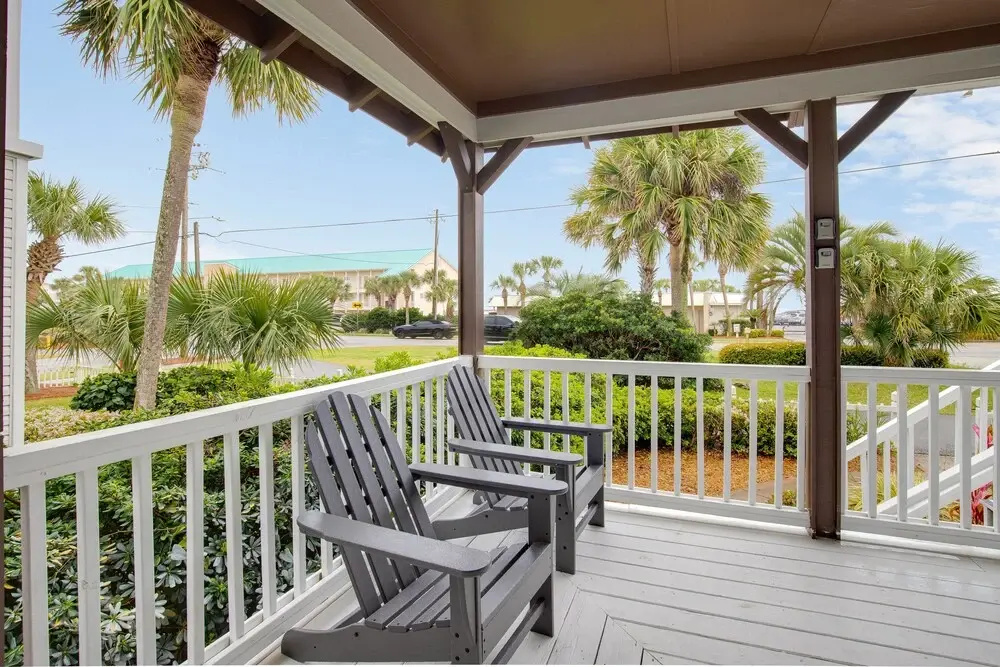 Destin's Retreat by Avantstay Steps to the Beach w/ BBQ & Pool