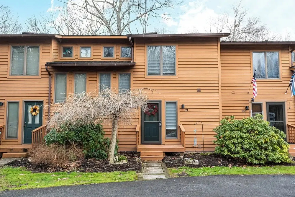 Laurel Brook 39 by Taylor Made Deep Creek