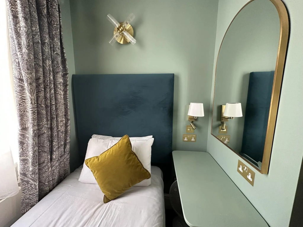 Отель Bloomsbury Palace Hotel в Лондоне