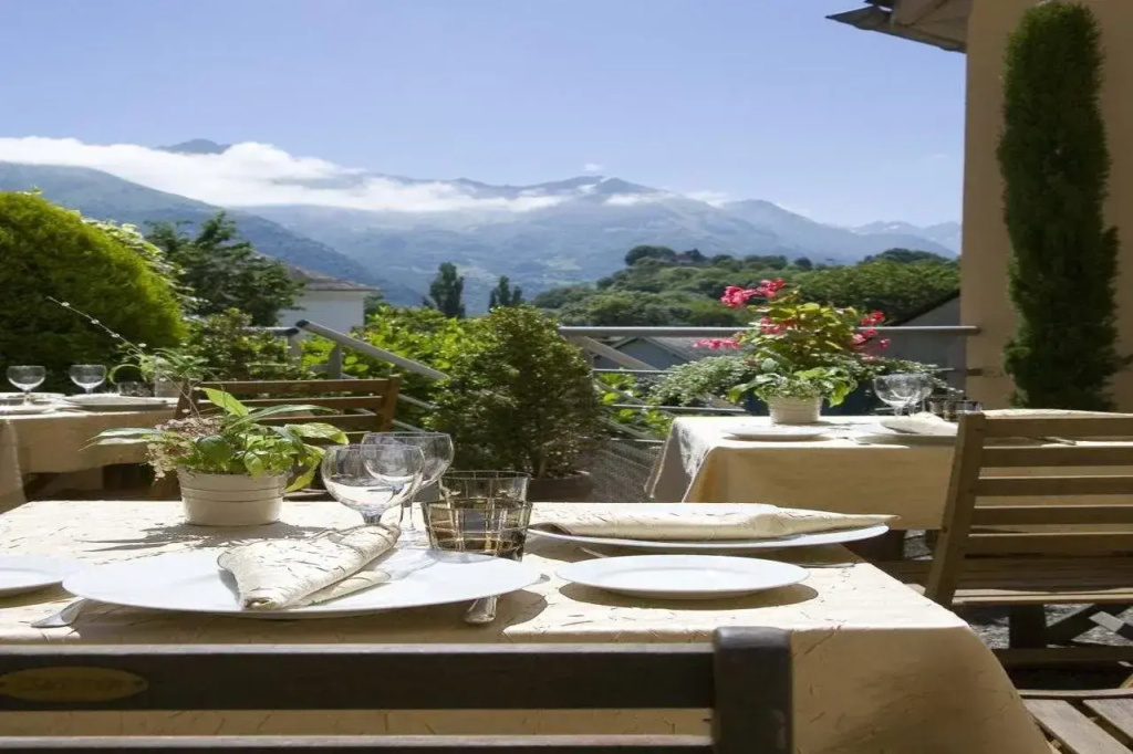 Hôtel Restaurant Le Viscos · Saint-Savin by null