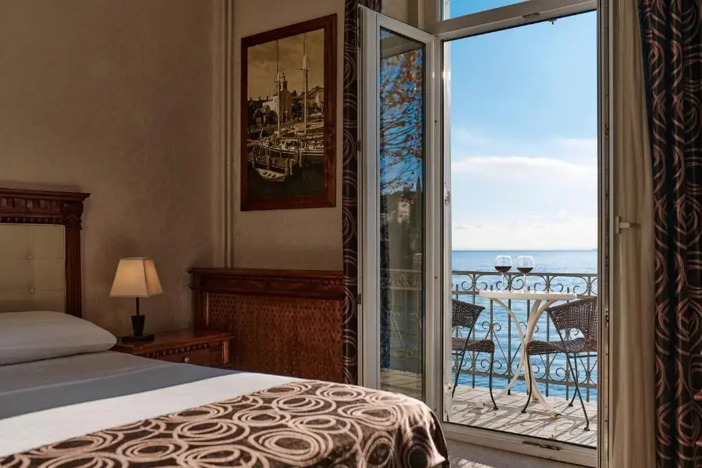 Superior Double room with balcony and with sea view (full double bed)