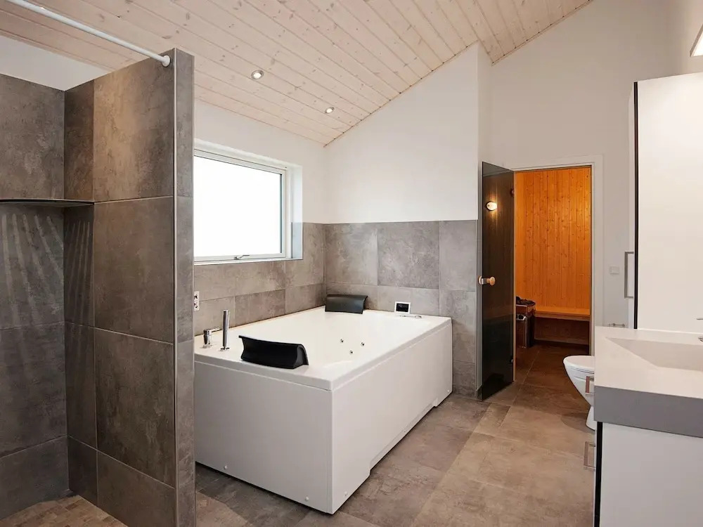 Swanky Holiday Home in Blåvand With Whirlpool - фото 8
