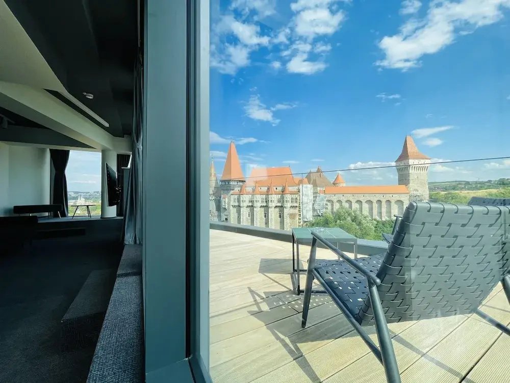 Balcony & Terrace