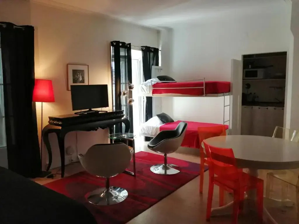 Deluxe Studio