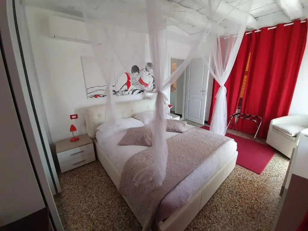 Deluxe Double room with sea view (full double bed)