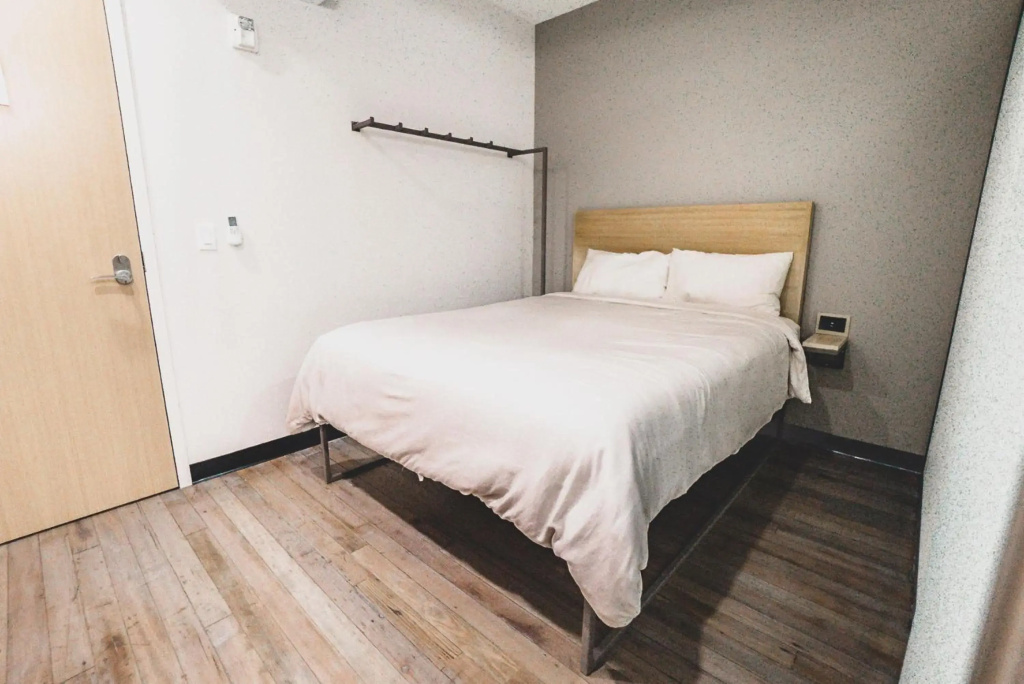 SOVA Micro-Room & Social Hotel — фото