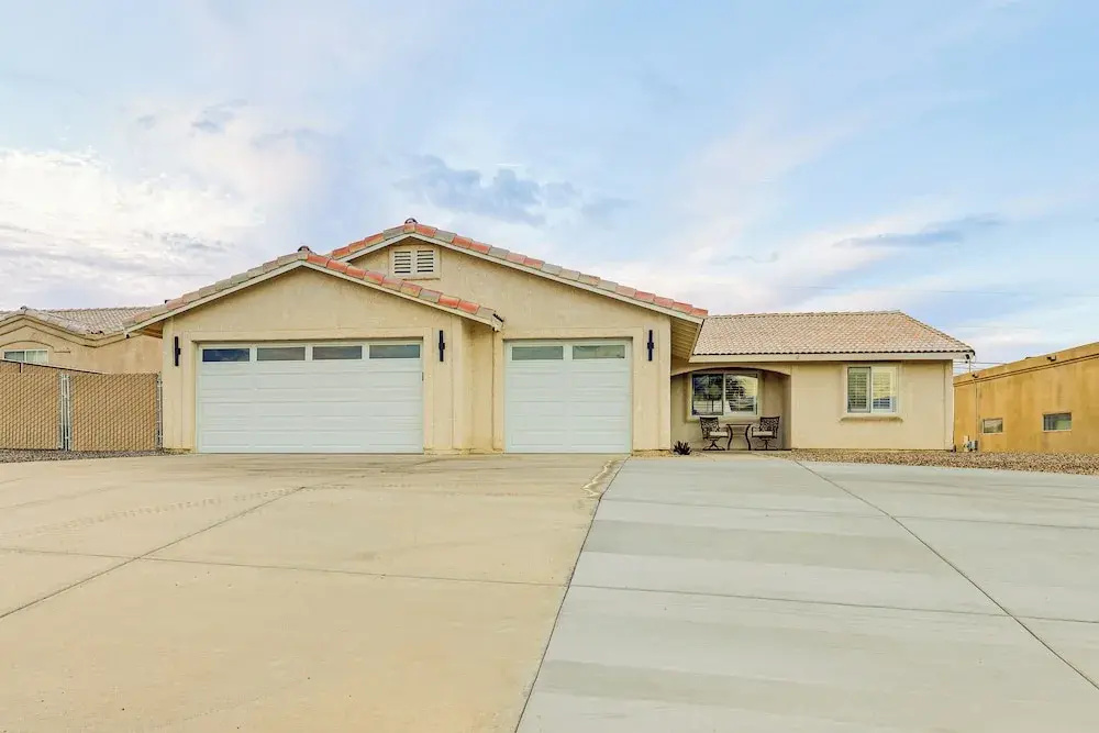 Desert Breeze Retreat Near All of Lake Havasu!