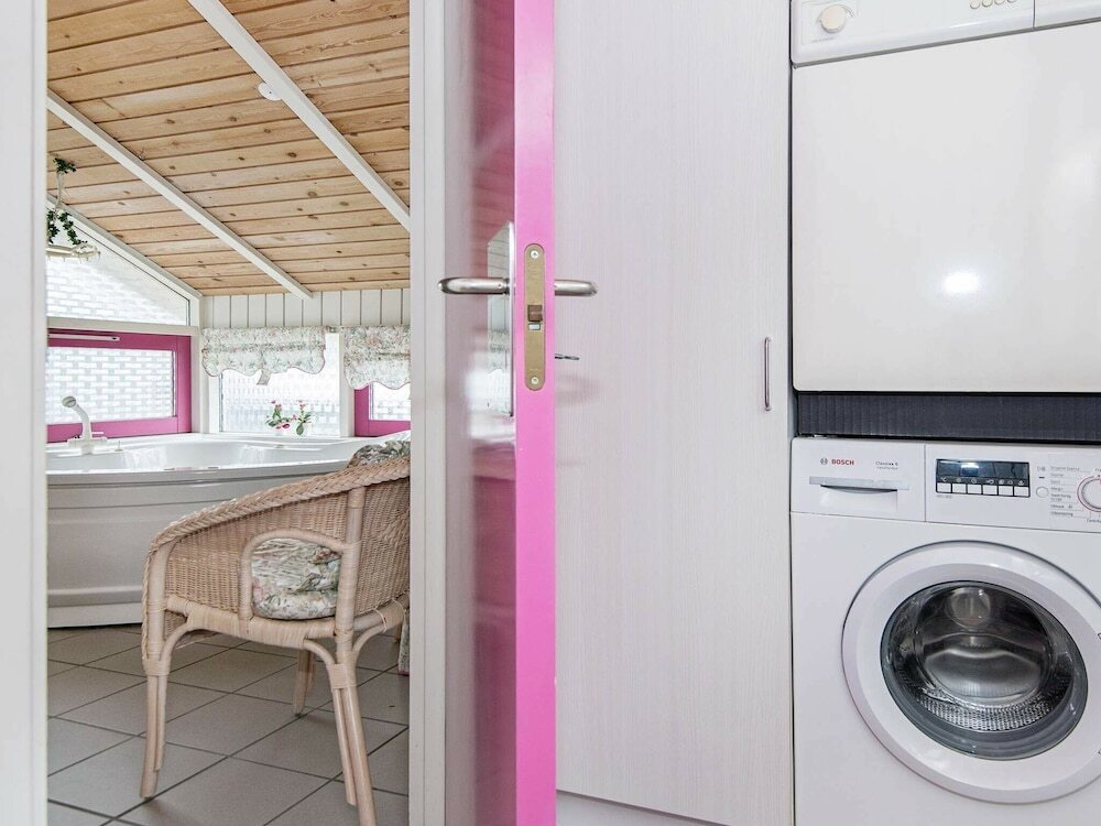 Отель 8 Person Holiday Home in Glesborg, фото 6