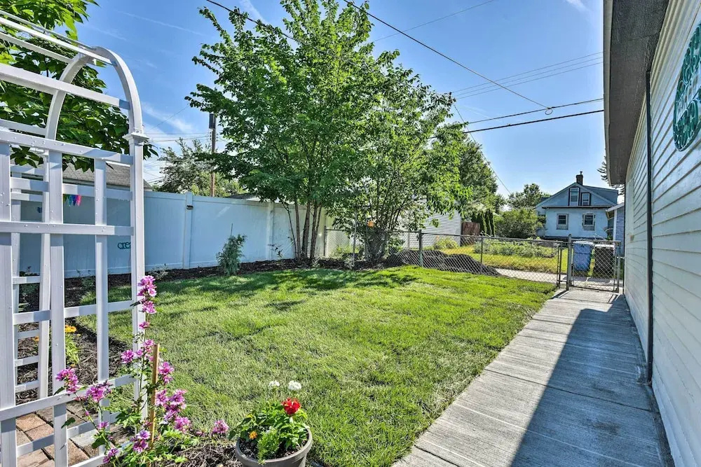 Bright Minneapolis Home: 2 Mi to Minnehaha Falls!