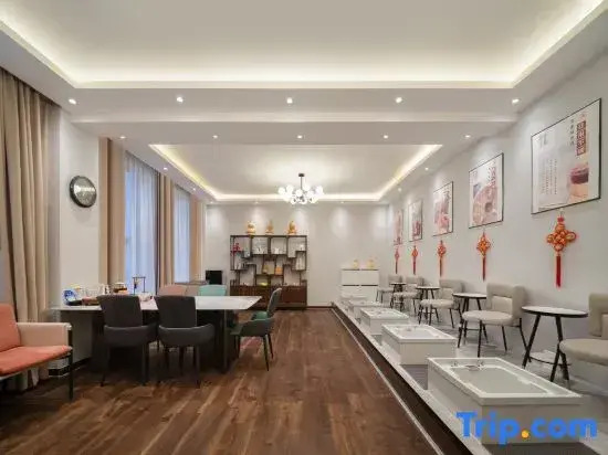 BanDe Hotel（Aletai Xuedu Airport Hotel） — фото