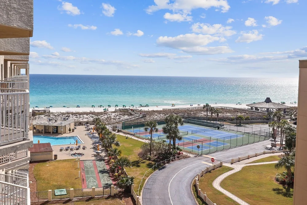 Inlet Reef 617 2 Bedroom Condo by RedAwning