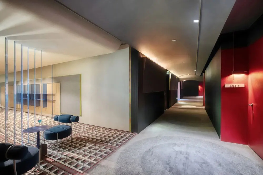 Lobby & Reception
