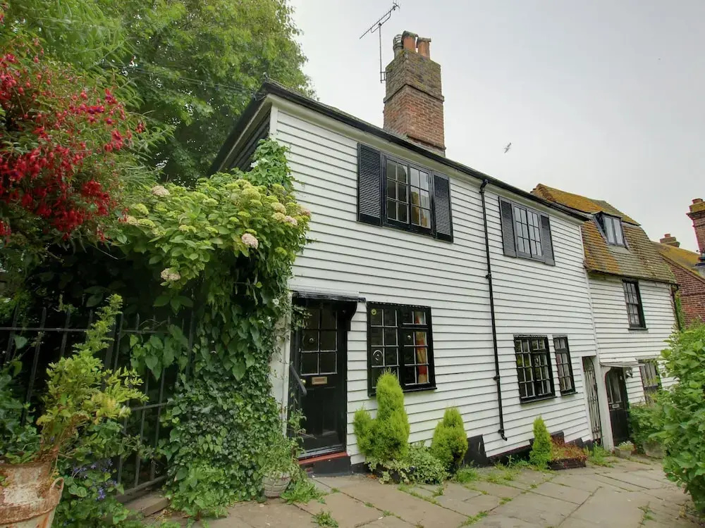 Comfy Holiday Home in Hastings near Sea Beach & Water Sports