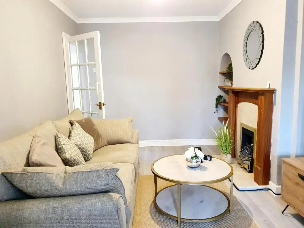 4 Bed House with Parking and WIFI Near Alexander Stadium - Suitable for Long Contractor Stays