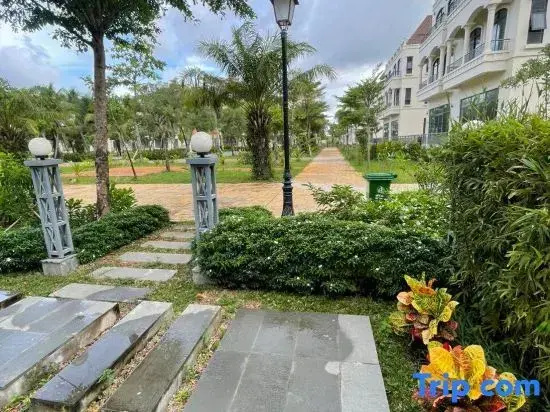 Gorgeous 7 bedroom villa near the beach